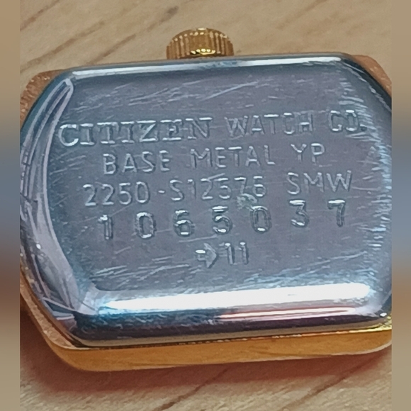 Citizen Petite Gold tone case with Mother Of Pearl Dial 2 Gold  Hand Movement - Picture 15 of 16